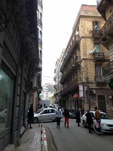 ORAN rue de l'hotel de ville , en allant vers la Place d'Armes .
